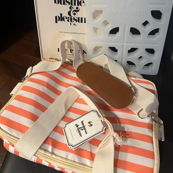 Business & Pleasure Cooler Bag - Picture 2 of 2